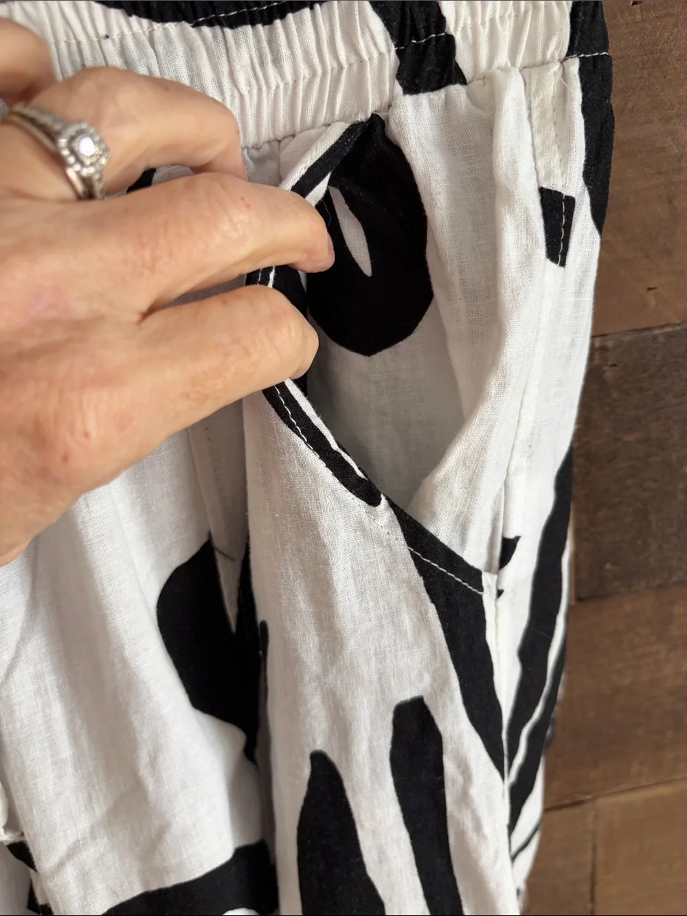 Christian Siriano Black & White Tropical Print Elastic Waist Pants - Picture 6 of 7